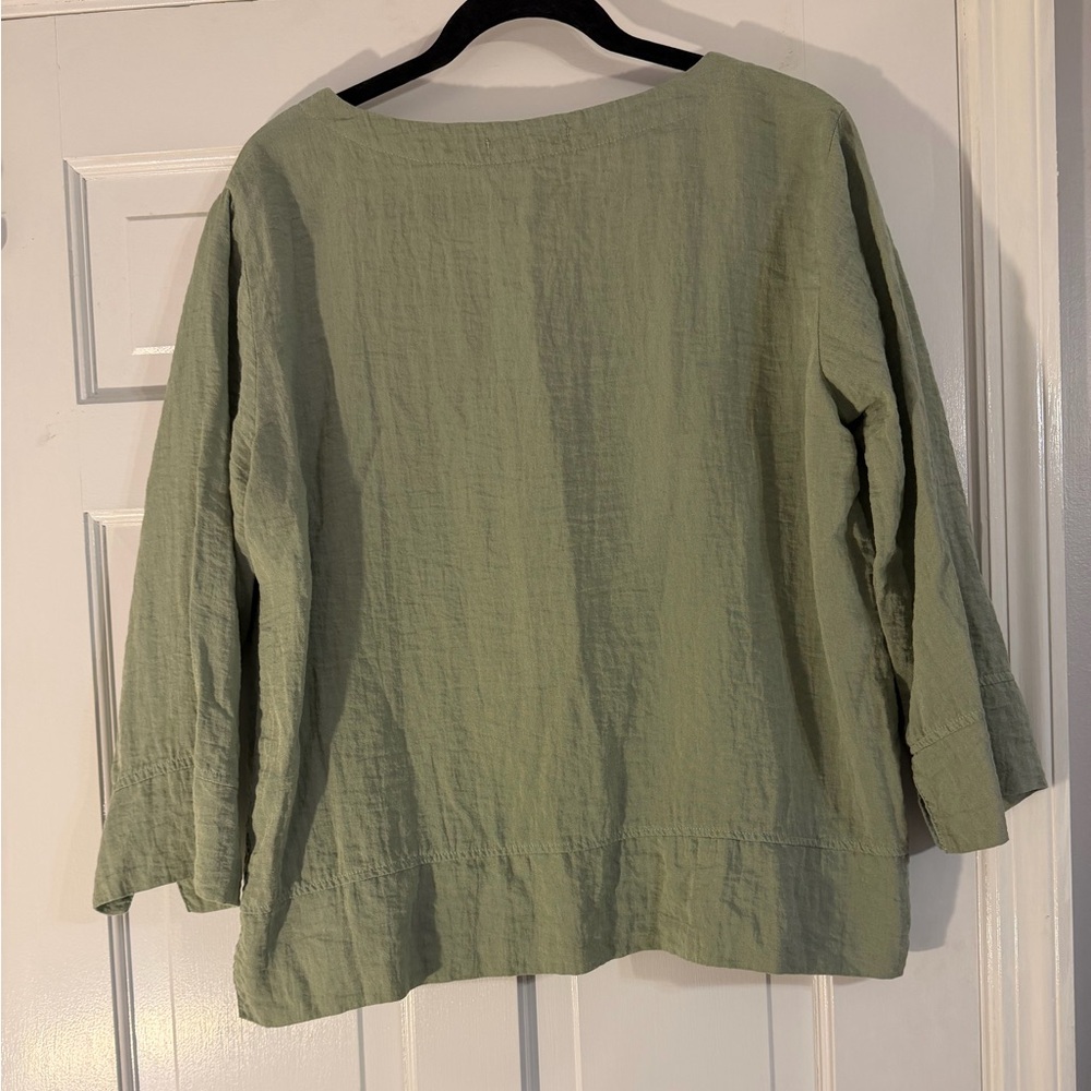 Cut Loose V-Neck Vent Top Size Large - Picture 2 of 5